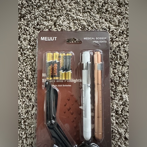 MEUUT 3 Pack Penlight & Medical Scissors - Picture 2 of 3